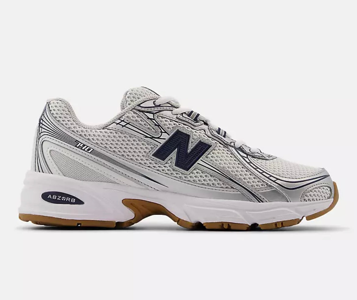 New balance “740”
