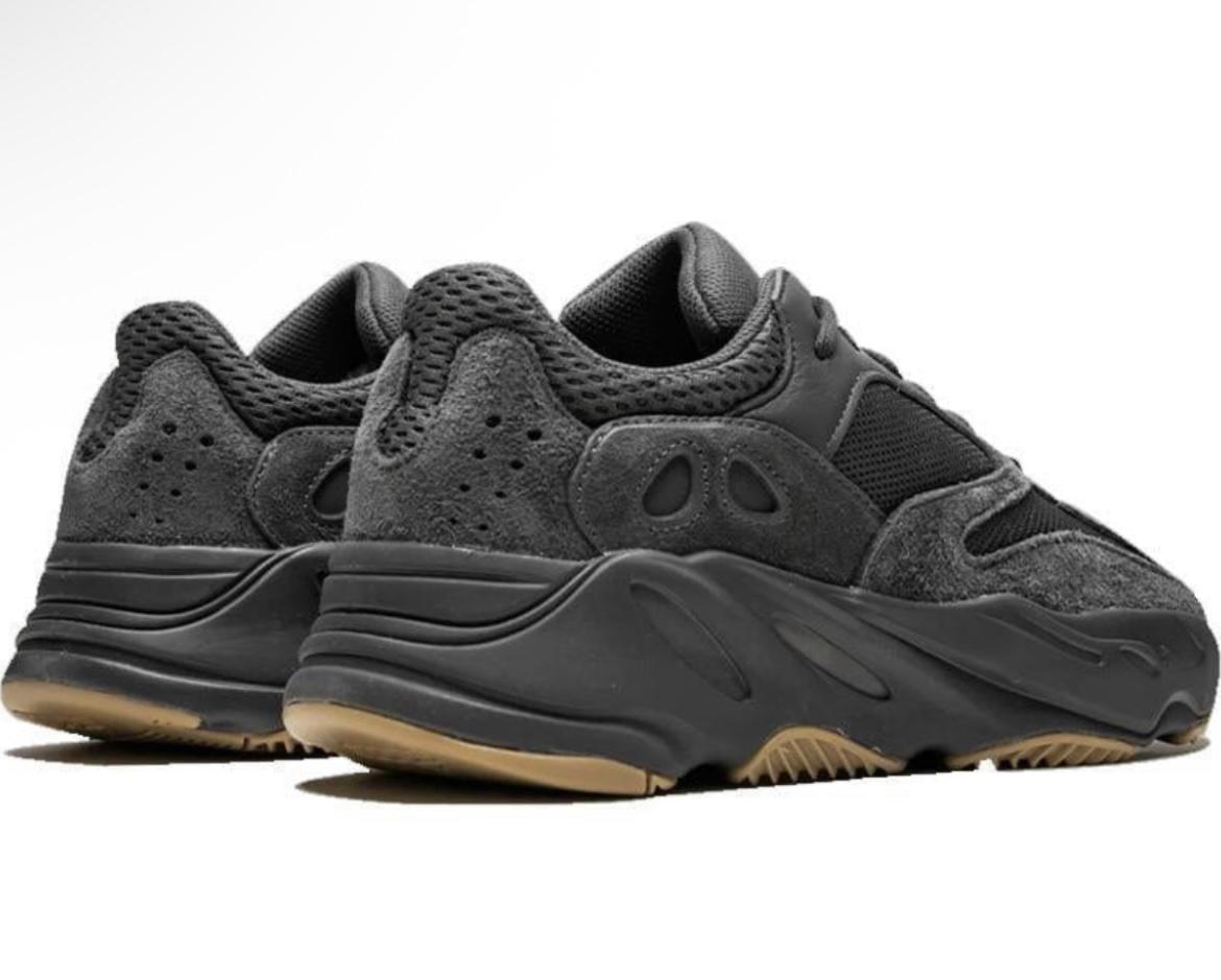 ADIDAS YEEZY
BOOST 700
UTILITY BLACK