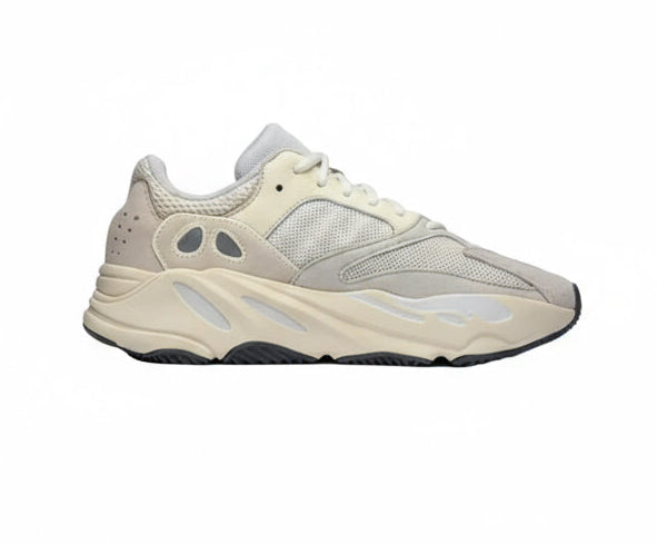 ADIDAS YEEZY
BOOST 700
ANALOG