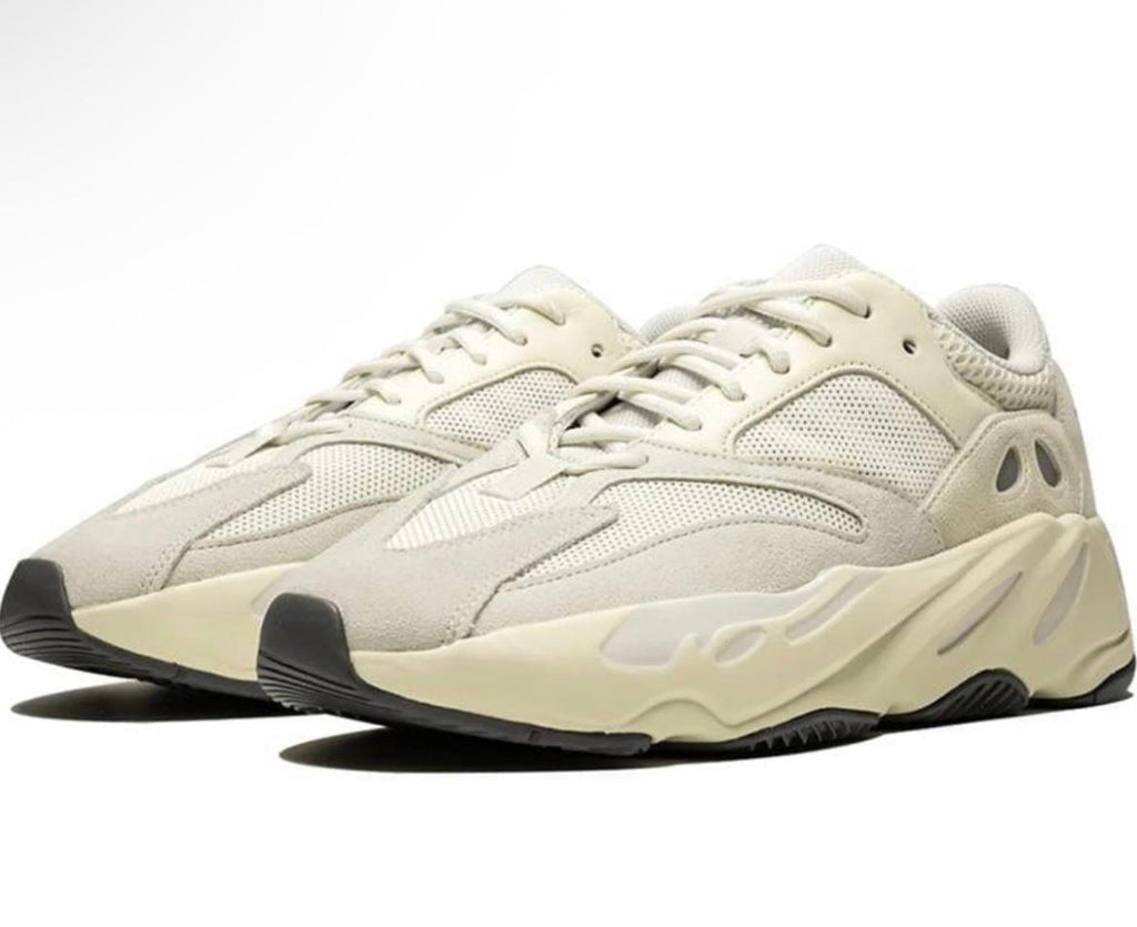 ADIDAS YEEZY
BOOST 700
ANALOG