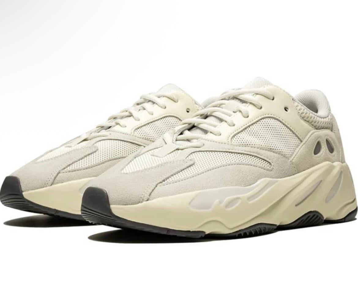 ADIDAS YEEZY
BOOST 700
ANALOG