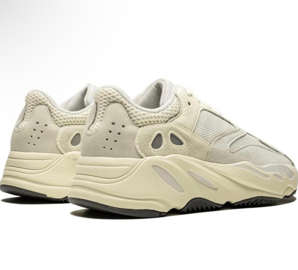 ADIDAS YEEZY
BOOST 700
ANALOG