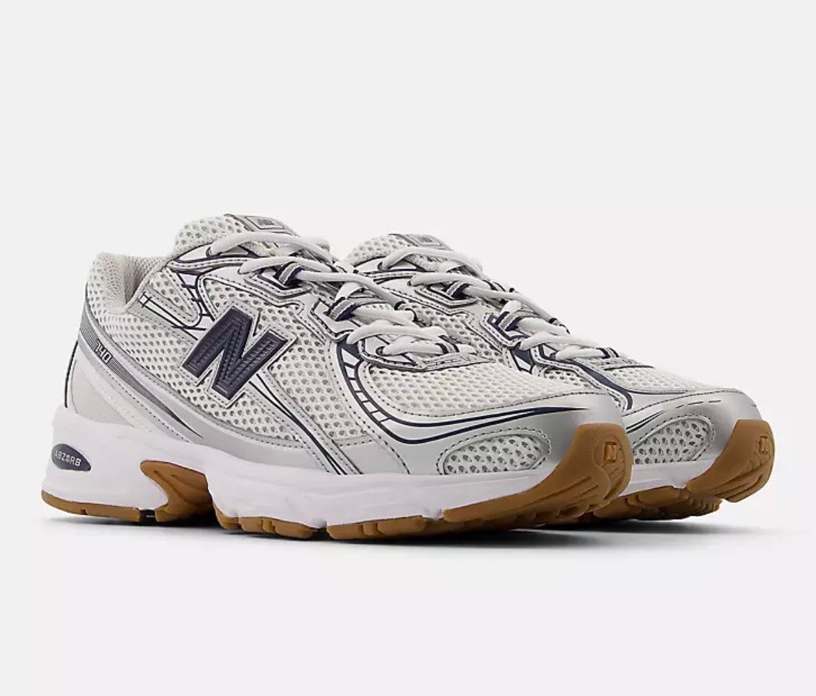 New balance “740”