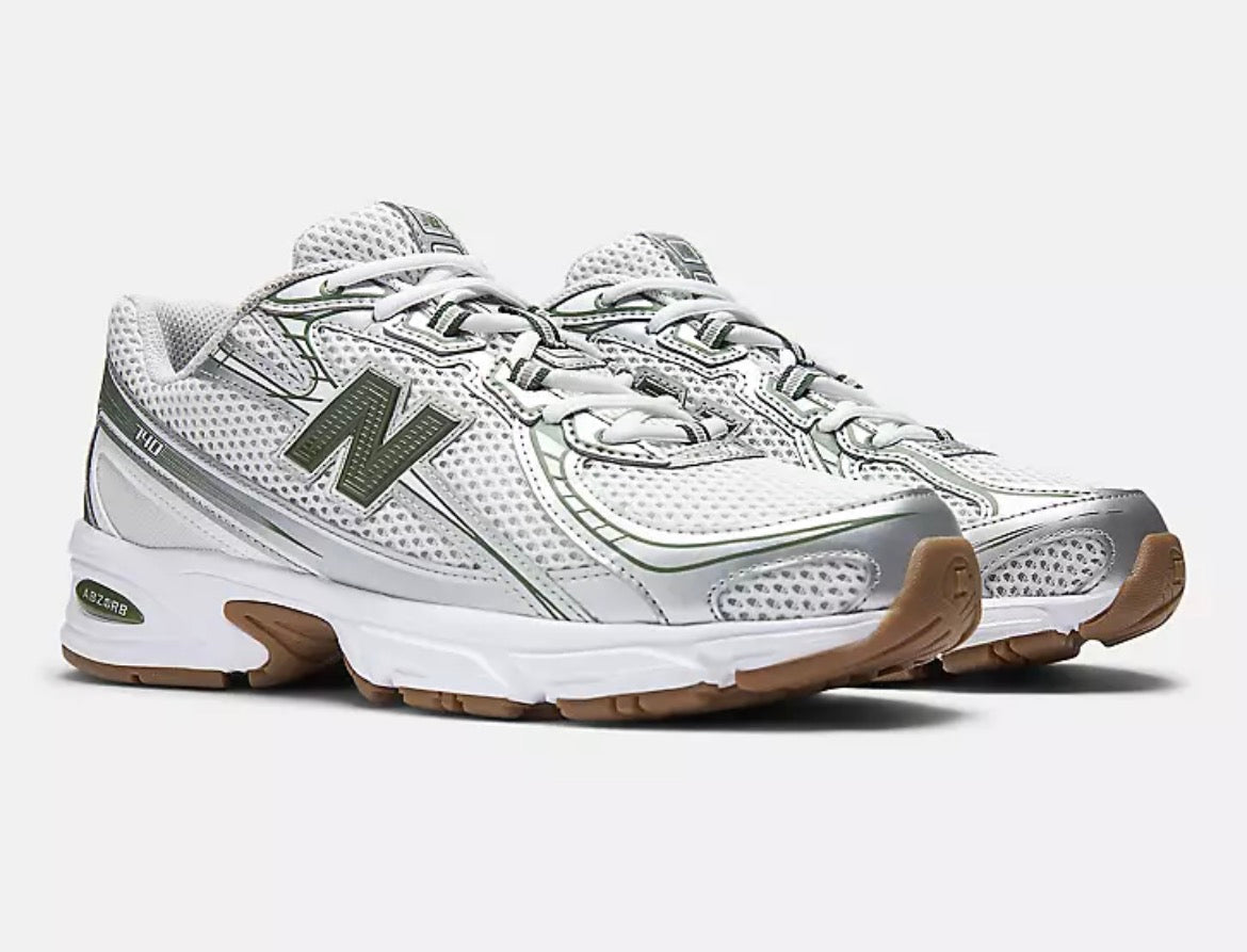 New balance “740”
